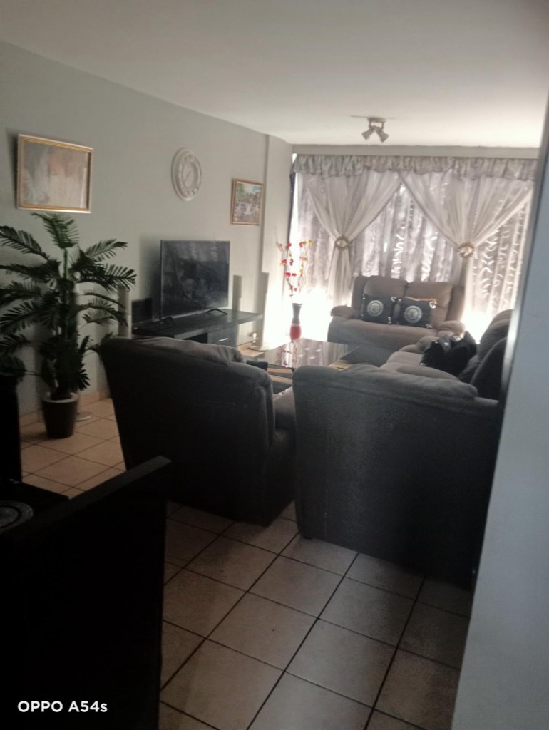 1 Bedroom Apartment / Flat For Sale in Kempton Park, Kempton Park