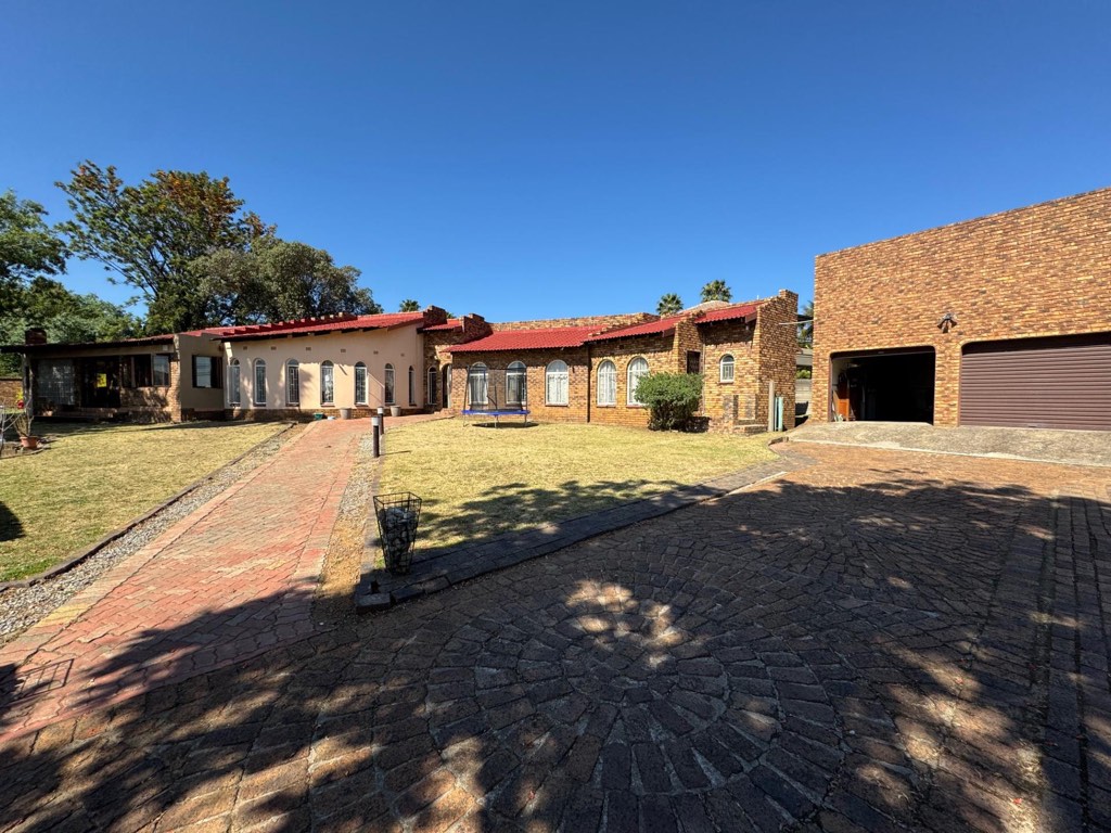 3 Bedroom House For Sale in Edleen Ext 03, Kempton Park