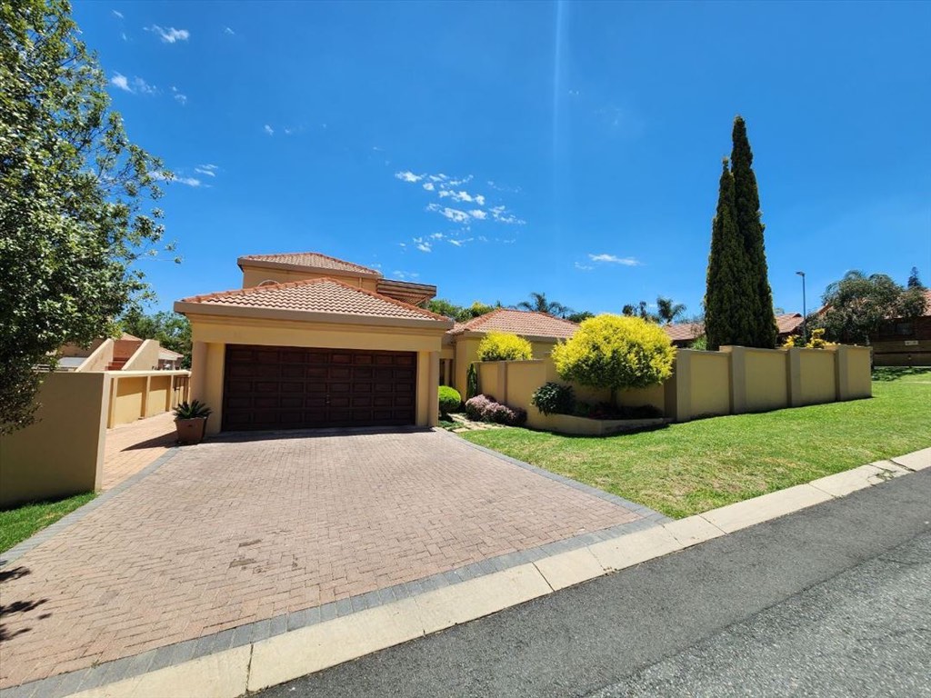 4 Bedroom House For Sale in Van Riebeeck Park, Kempton Park
