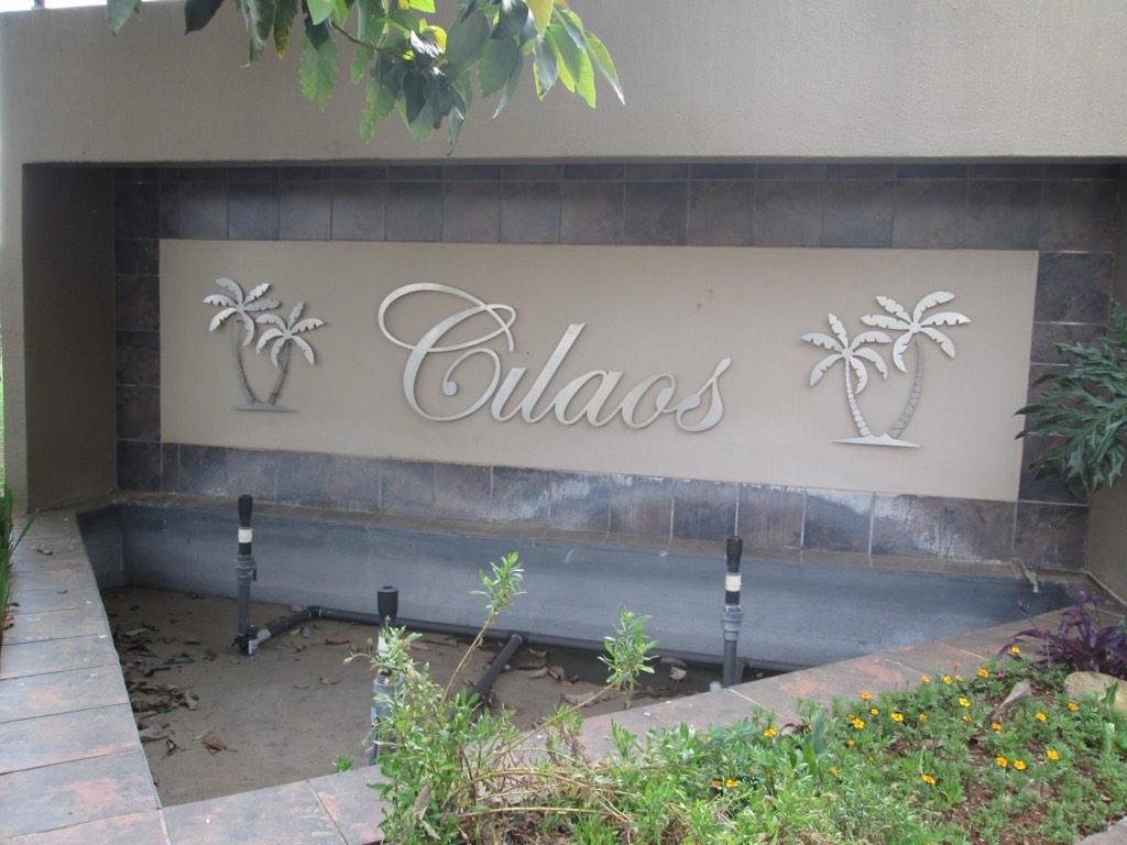 2 Bedroom Townhouse For Sale in Bonaero Park, Kempton Park