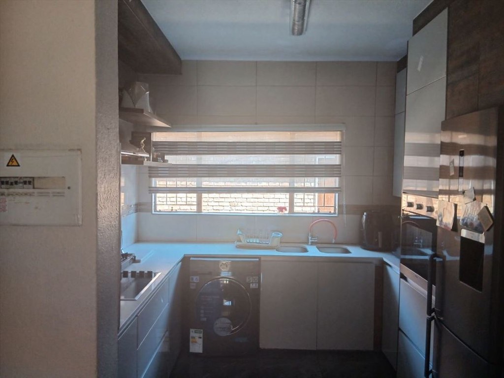 2 Bedroom Townhouse For Sale in Edleen, Kempton Park