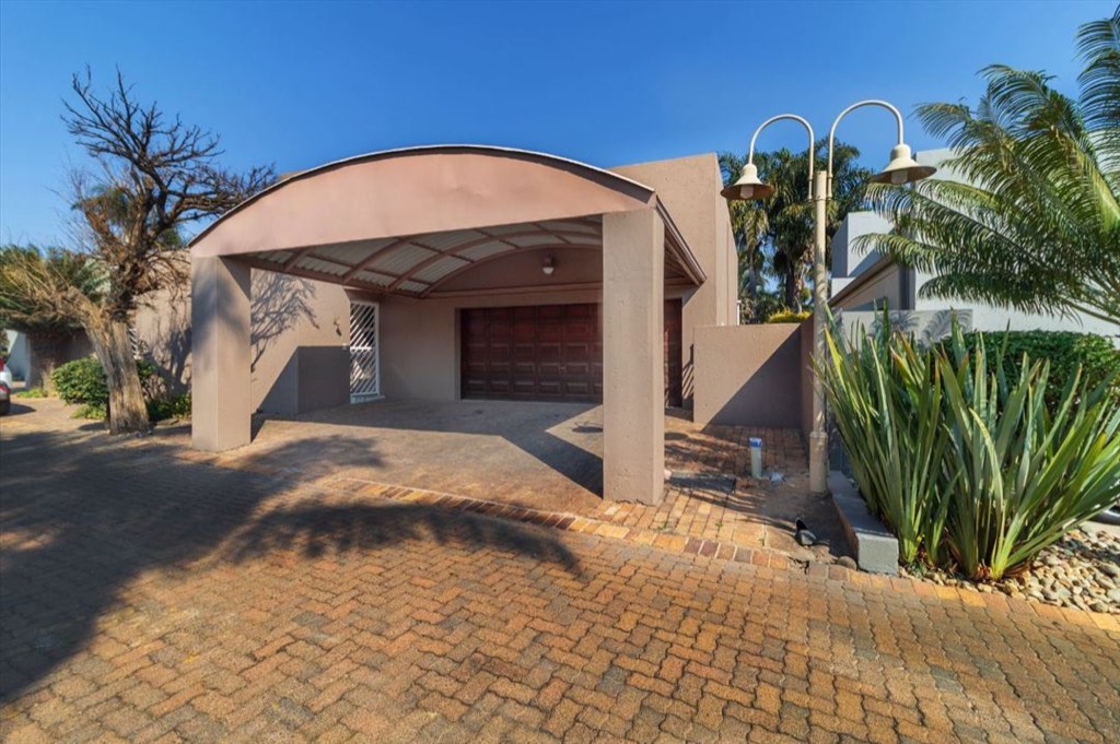 4 Bedroom Cluster House For Sale in Glen Marais, Kempton Park