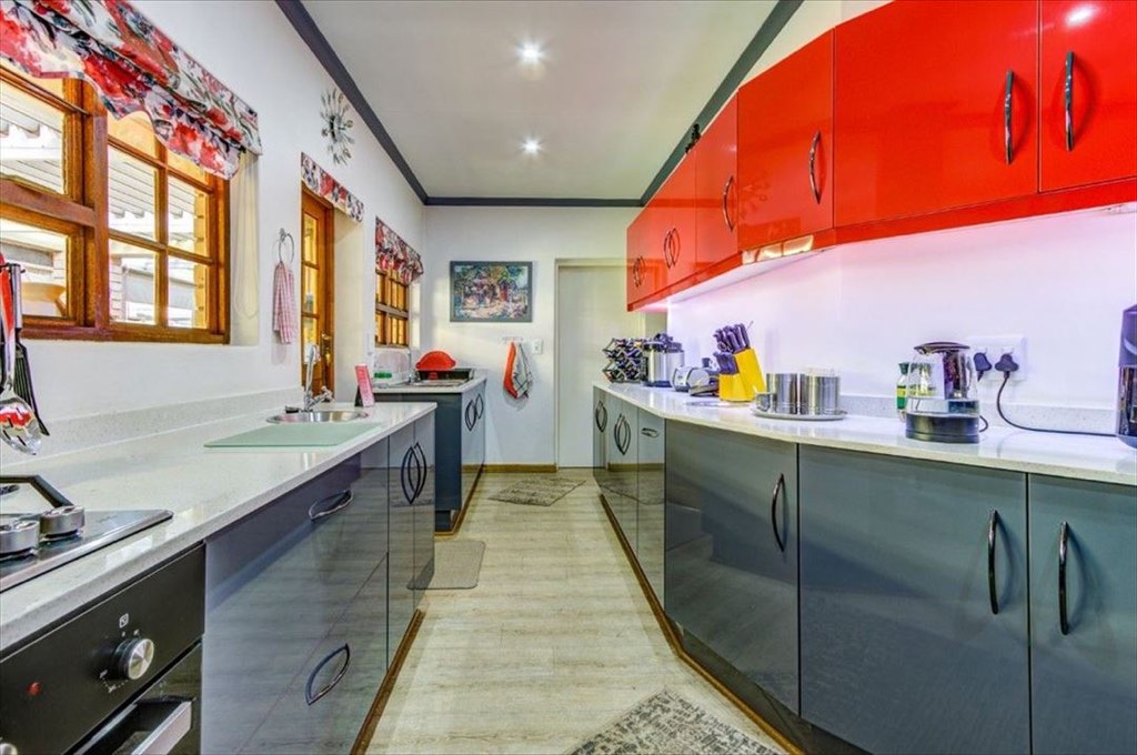 3 Bedroom House For Sale in Blue Gill, Kempton Park