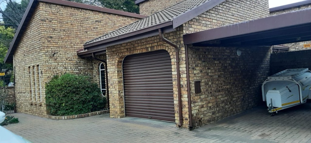 3 Bedroom Townhouse For Sale in Glen Marais, Kempton Park