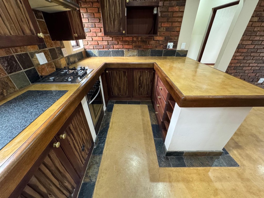 2 Bedroom Townhouse For Sale in Glen Marais, Kempton Park