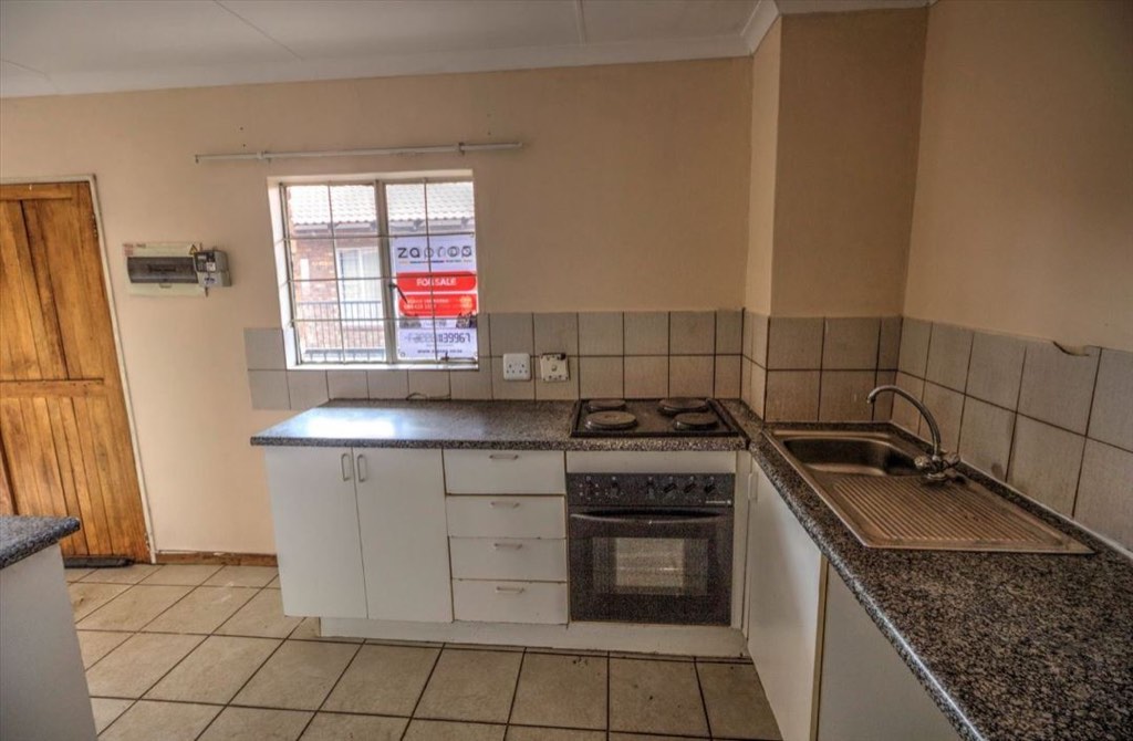2 Bedroom Apartment / Flat For Sale in Kempton Park, Kempton Park