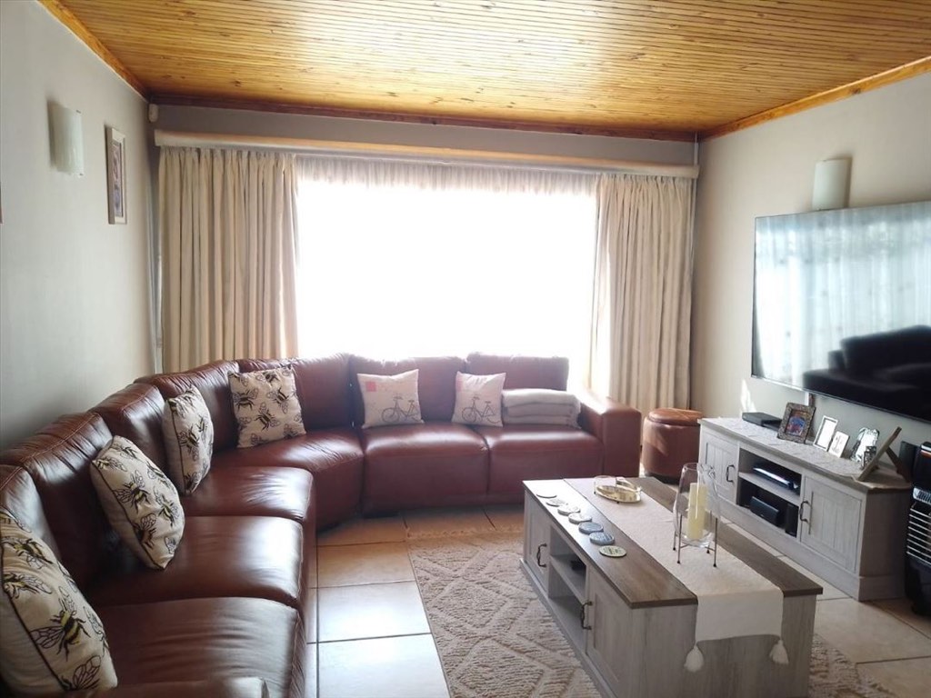 5 Bedroom House For Sale in Parkrand, Boksburg