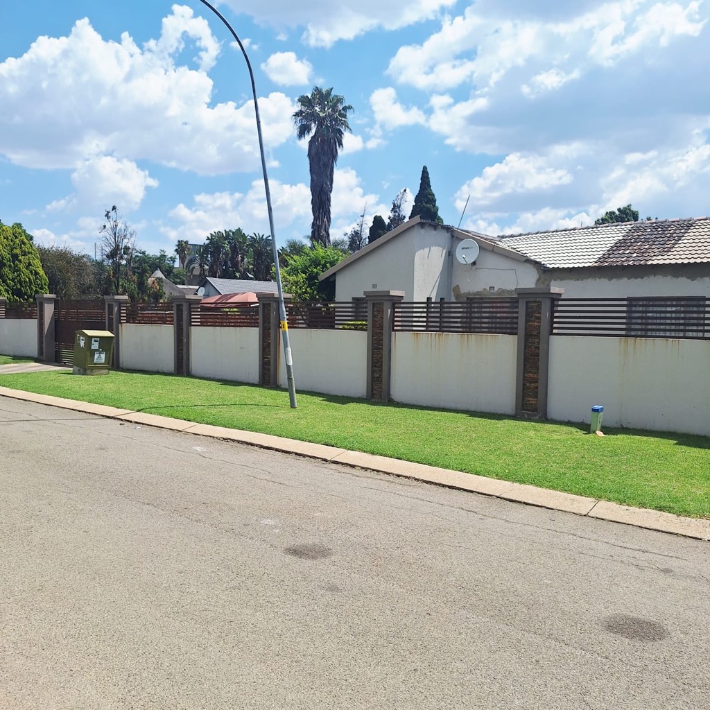 3 Bedroom House For Sale in Cresslawn, Kempton Park