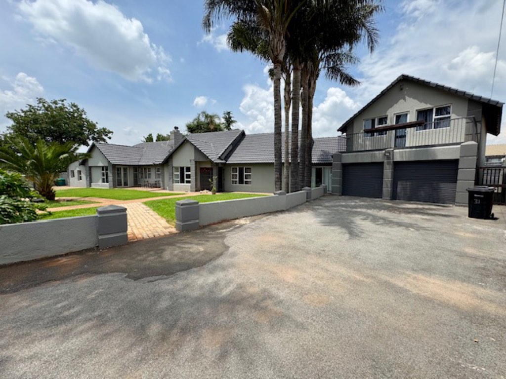 4 Bedroom House For Sale in Birchleigh, Kempton Park