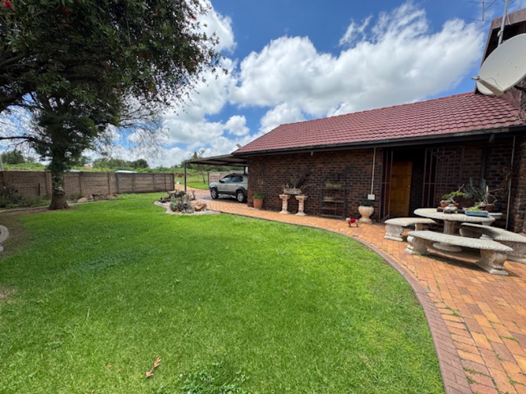 4 Bedroom House For Sale in Pomona, Kempton Park