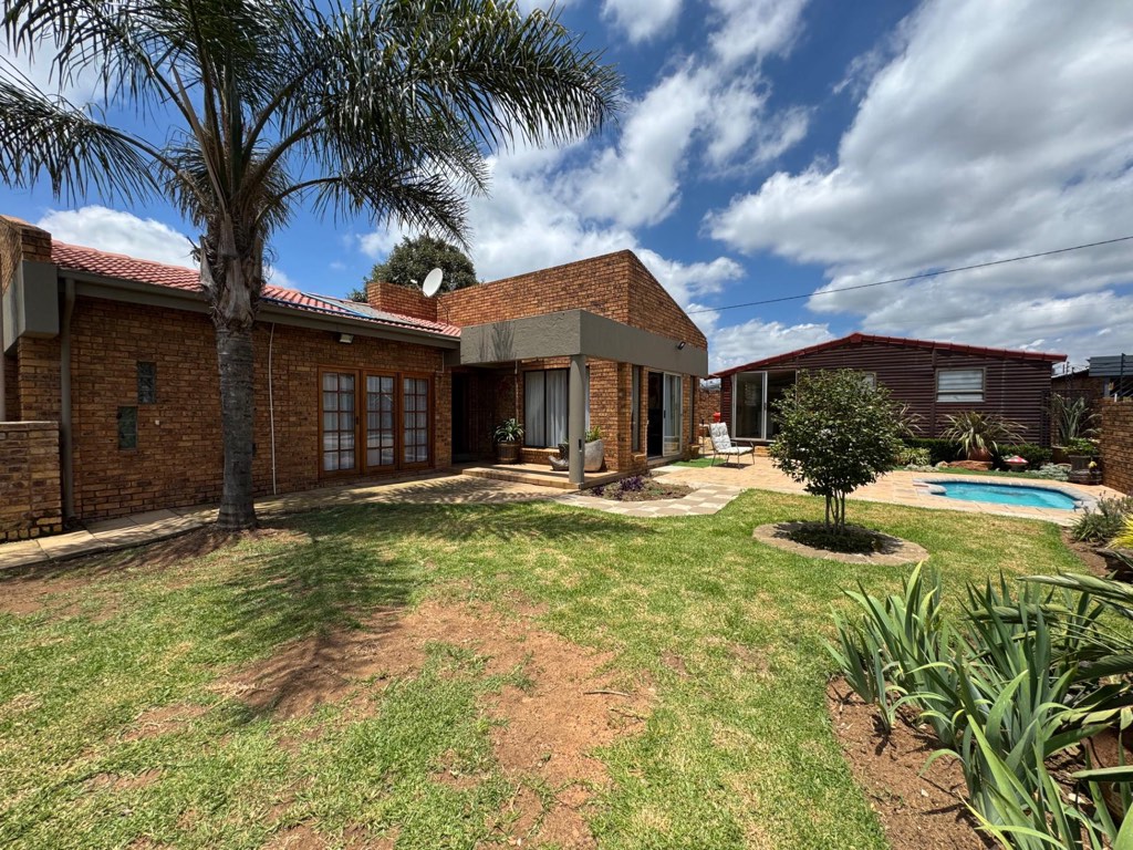 2 Bedroom Cluster House For Sale in Pomona, Kempton Park