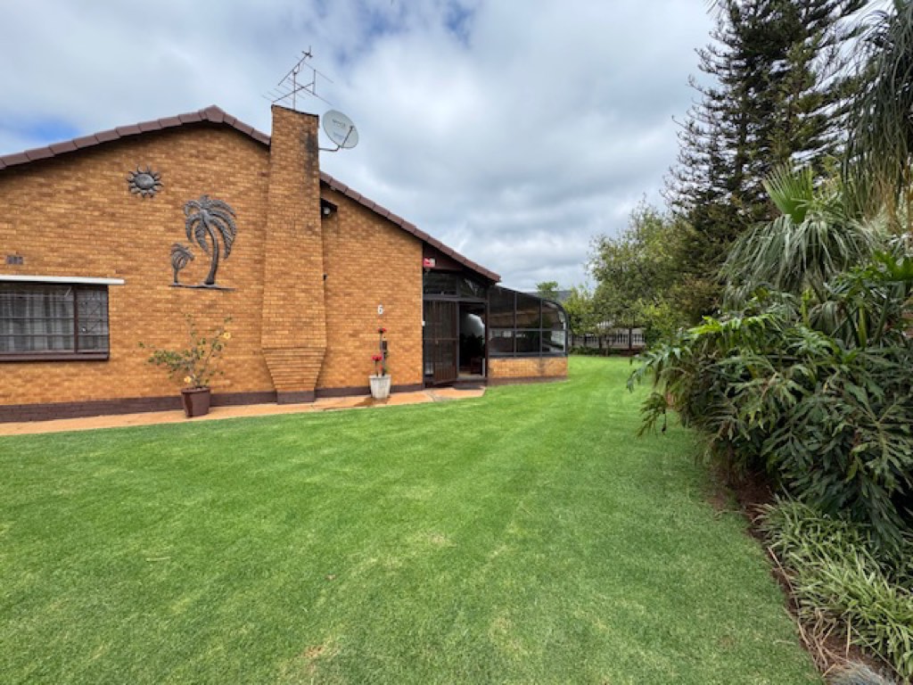 4 Bedroom House For Sale in Esther Park, Kempton Park