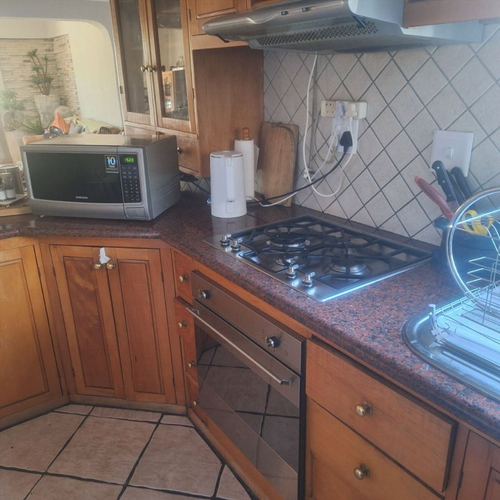 3 Bedroom Cluster House For Sale in Sunward Park, Boksburg