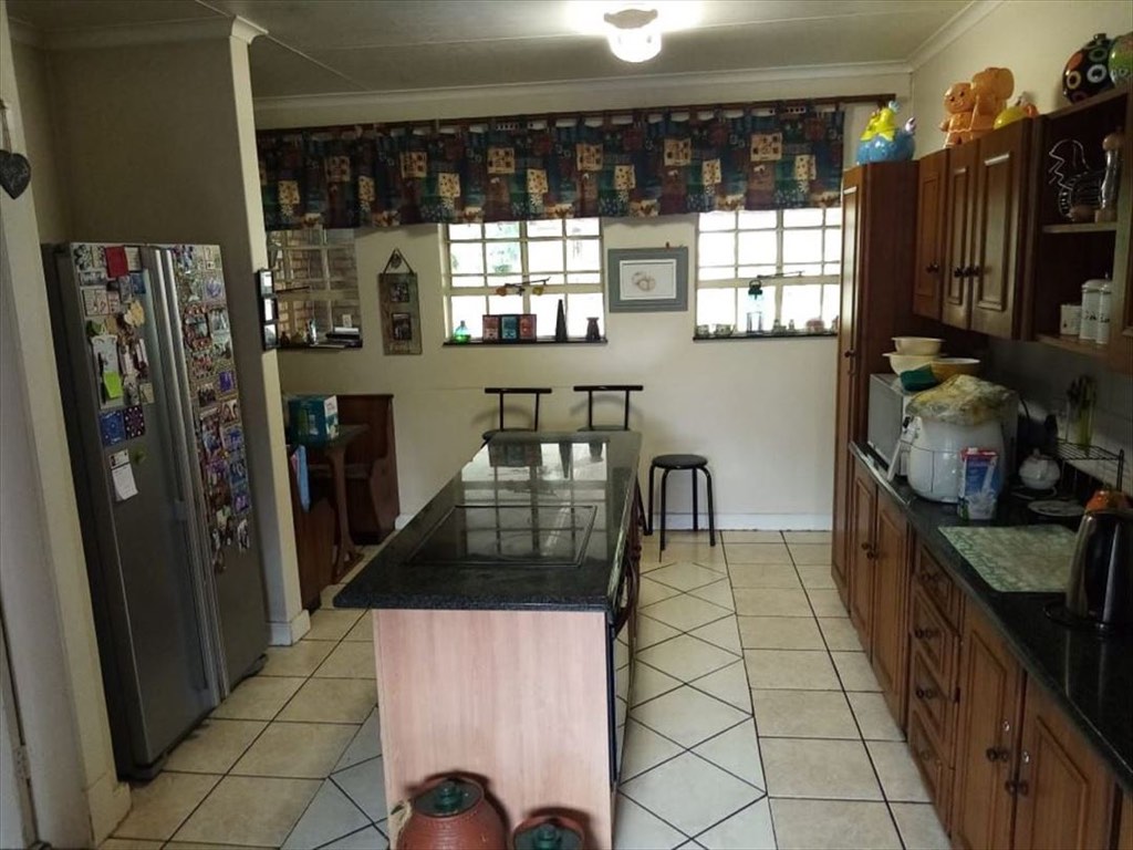 4 Bedroom House For Sale in Farrarmere, Benoni