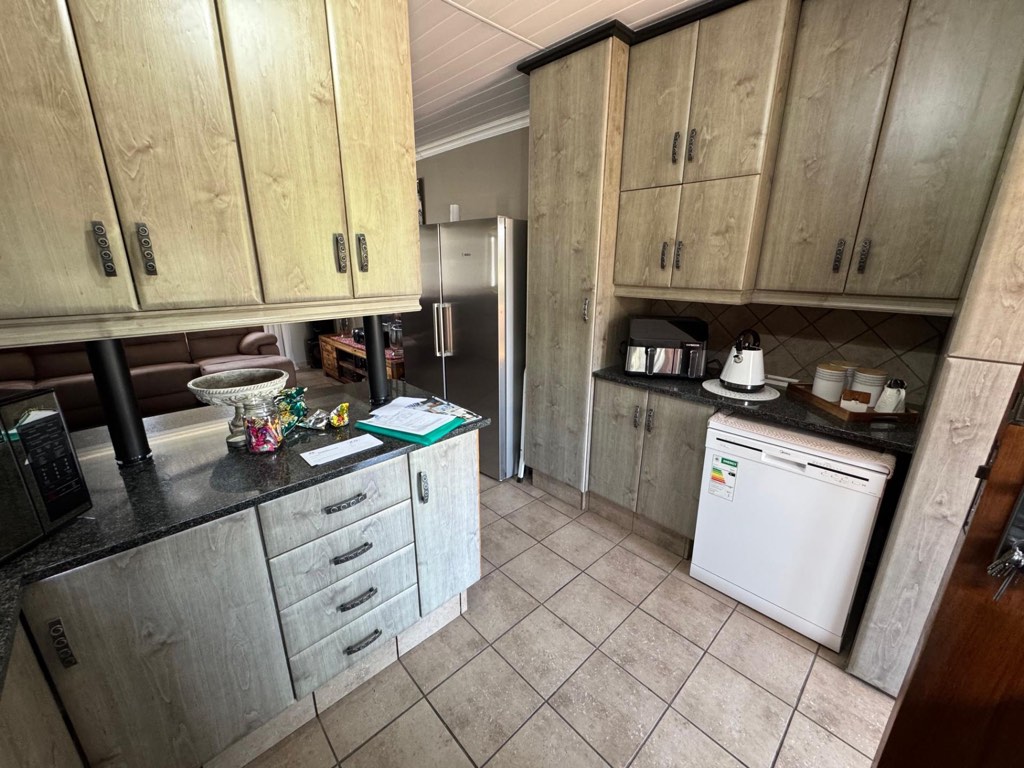 3 Bedroom Townhouse For Sale in Birchleigh, Kempton Park