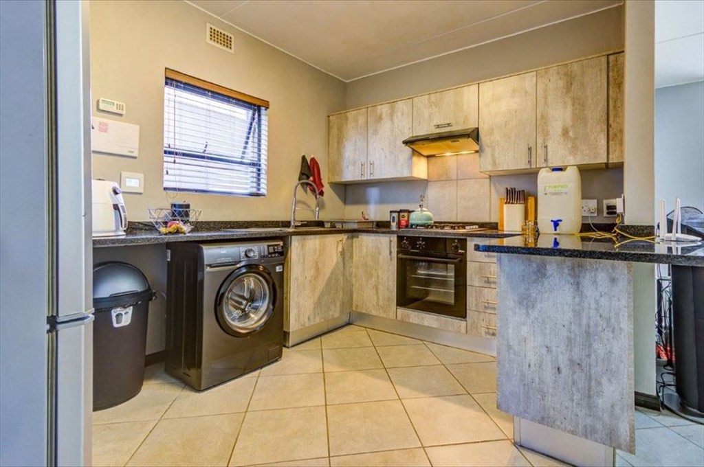 2 Bedroom Townhouse For Sale in Norton Park, Benoni
