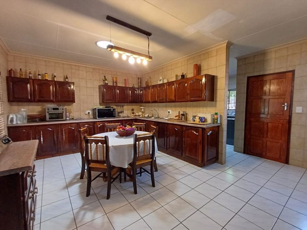 3 Bedroom House For Sale in Sonneveld, Brakpan