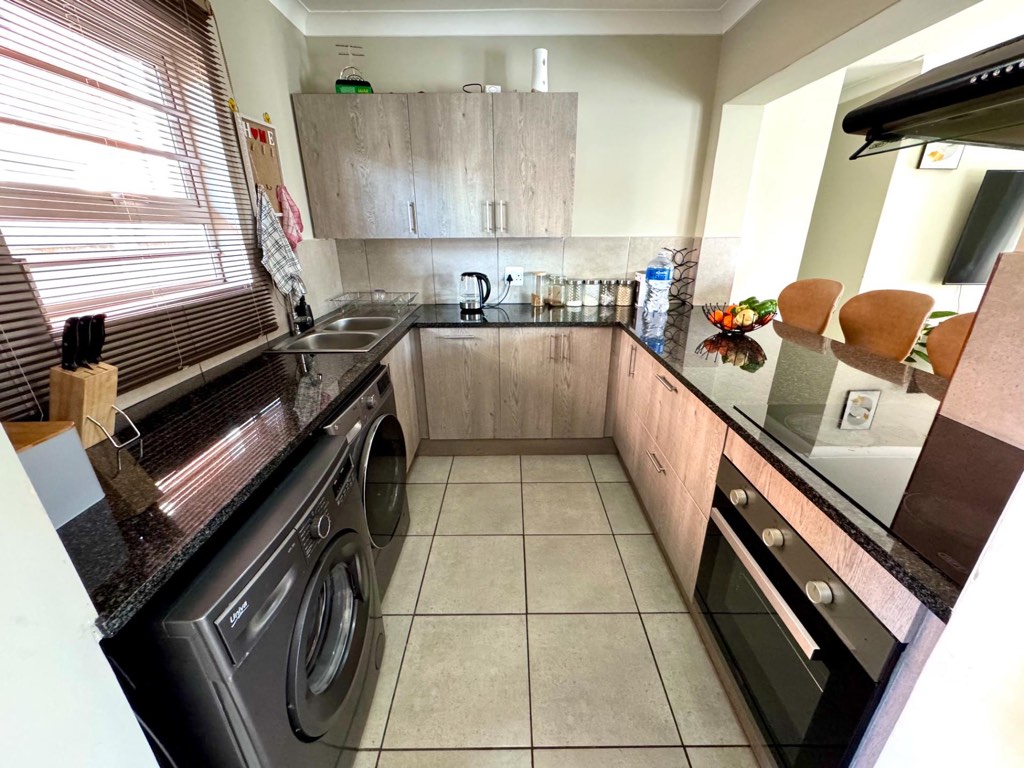 3 Bedroom Cluster House For Sale in Parkdene, Boksburg