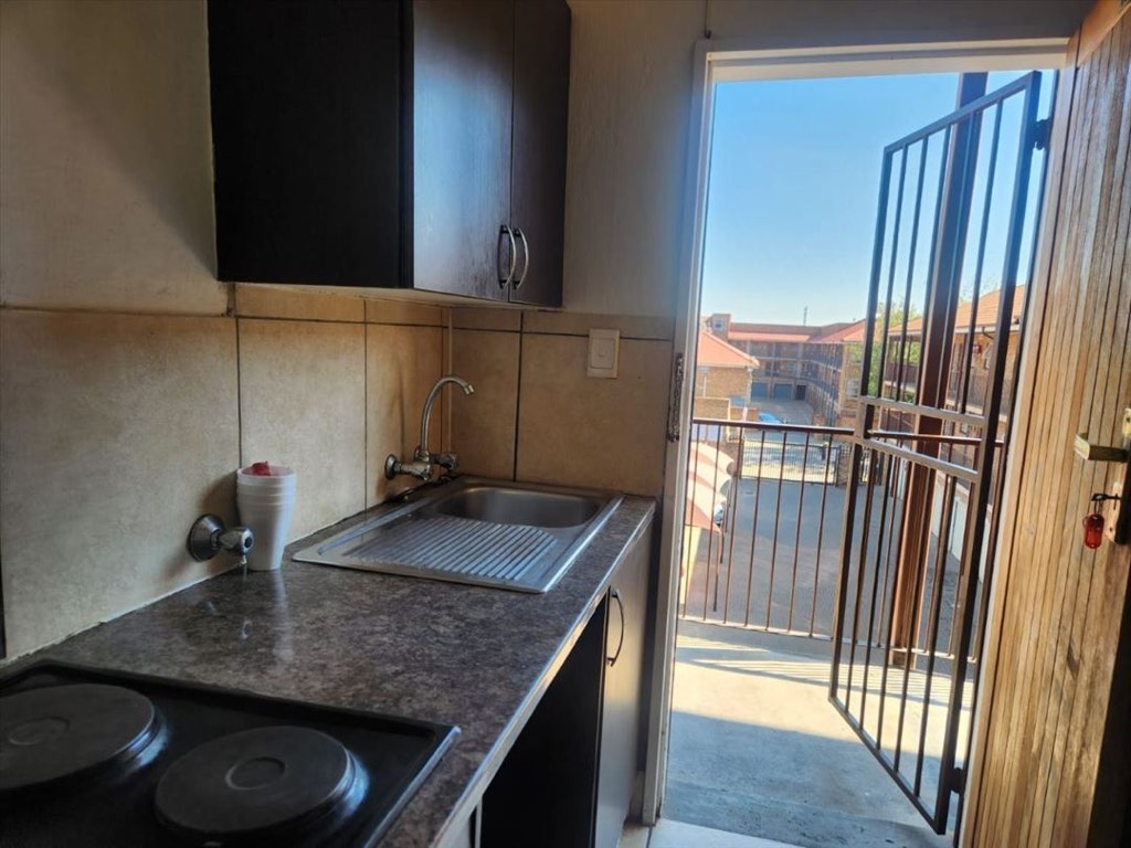 1 Bedroom Apartment / Flat For Sale in Kempton Park, Kempton Park