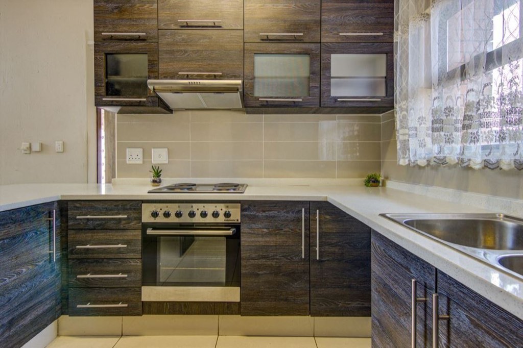 3 Bedroom Townhouse For Sale in Eveleigh, Boksburg