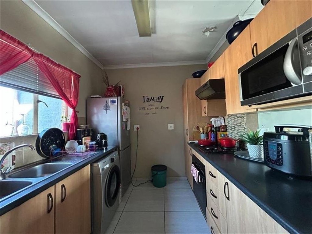 2 Bedroom Townhouse For Sale in Birchleigh, Kempton Park