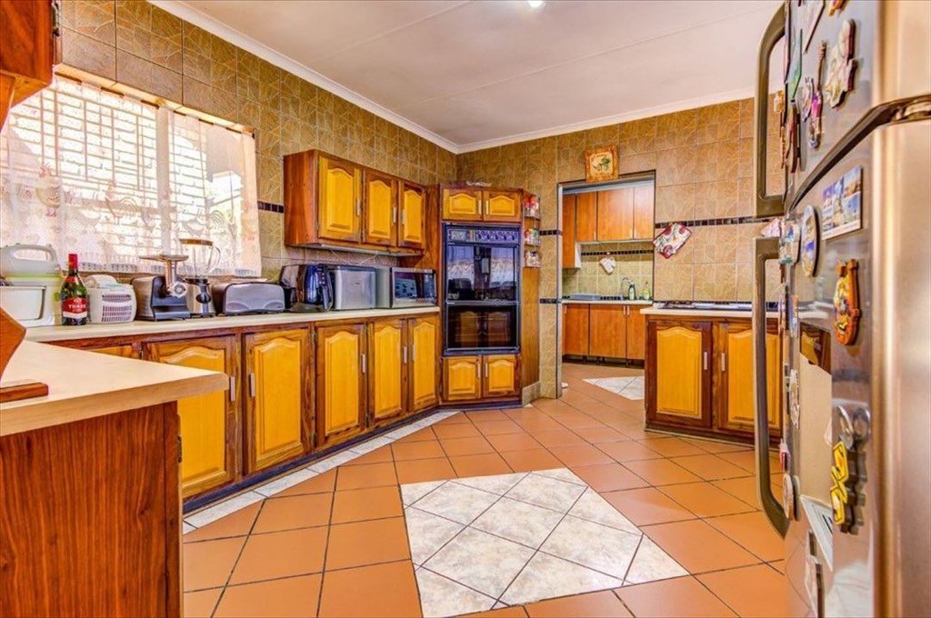3 Bedroom House For Sale in Pomona, Kempton Park
