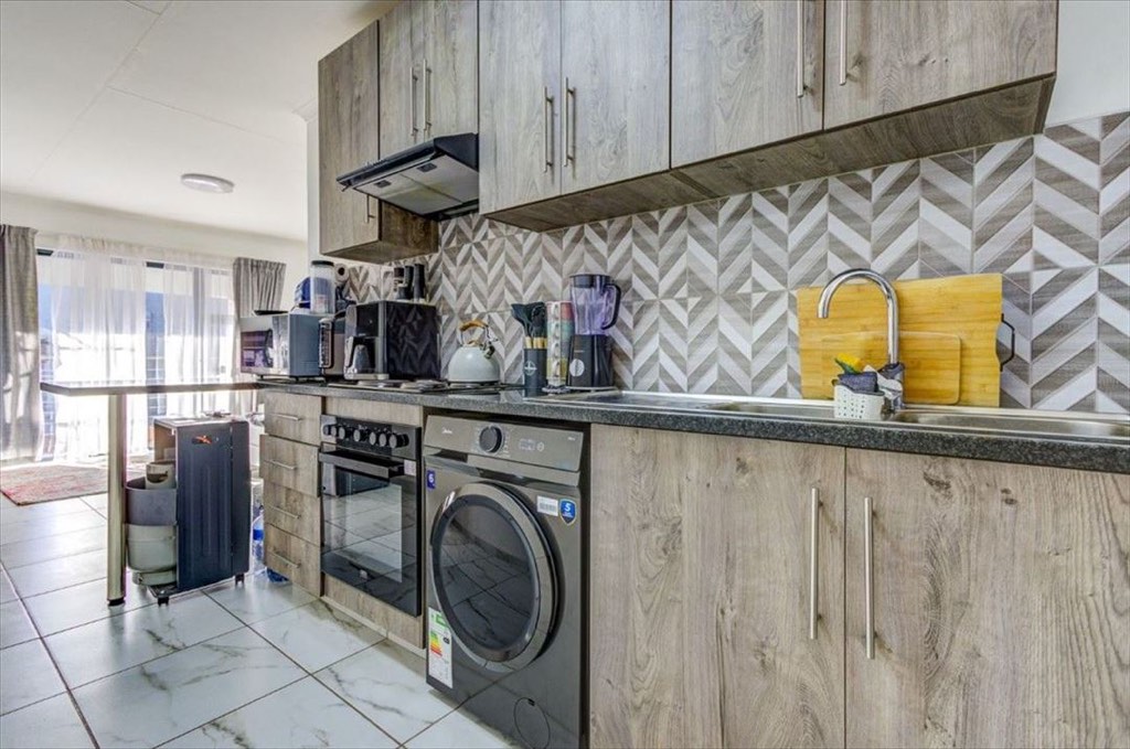 2 Bedroom Townhouse For Sale in Pomona, Kempton Park