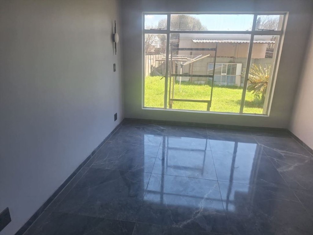 4 Bedroom House For Sale in Cresslawn, Kempton Park