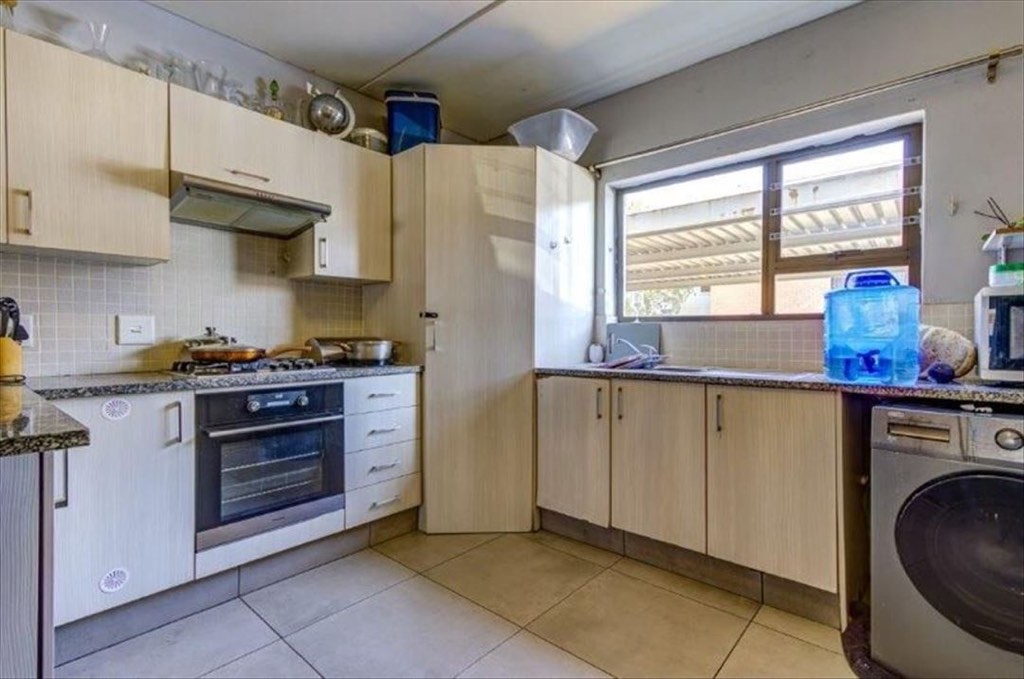 3 Bedroom Townhouse For Sale in Pomona, Kempton Park