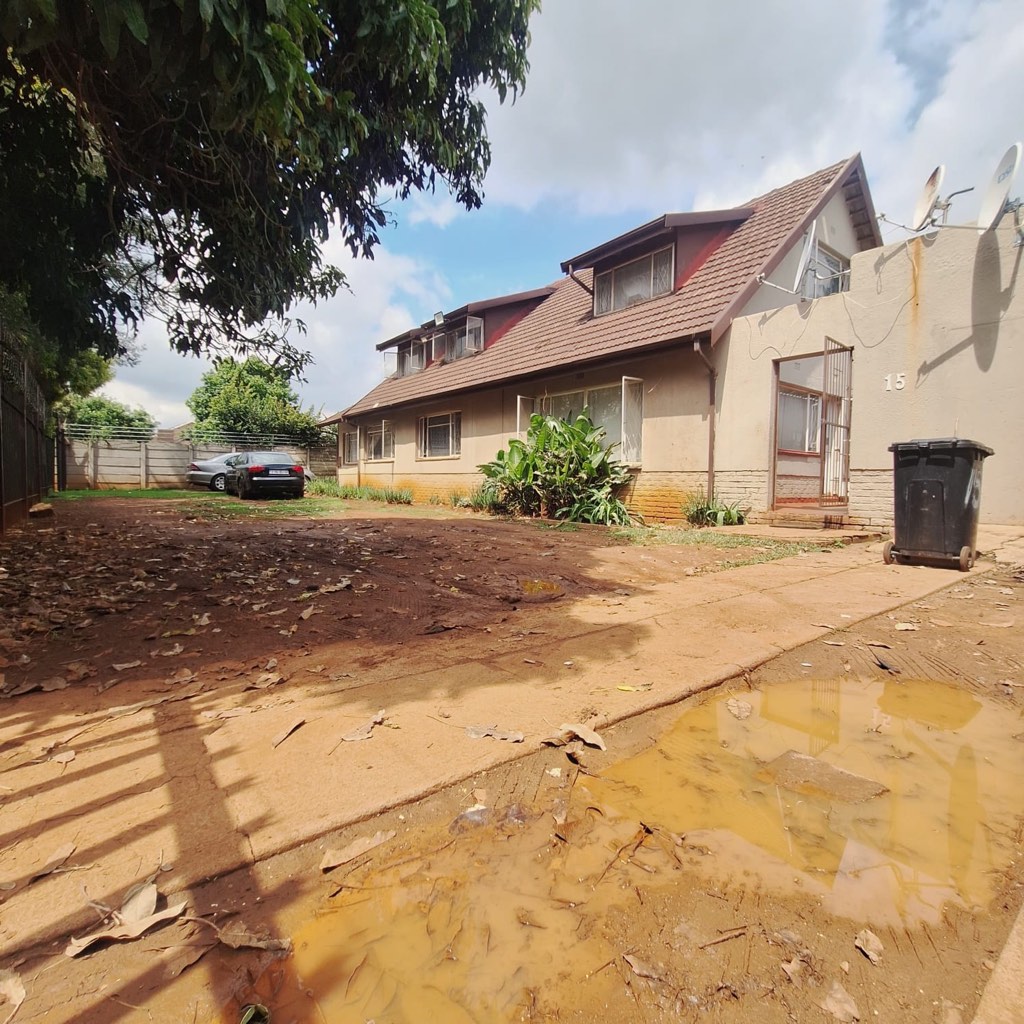 3 Bedroom House For Sale in Rhodesfield, Kempton Park