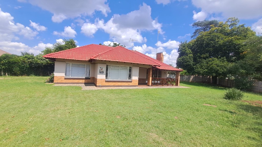 3 Bedroom House For Sale in Three Rivers, Vereeniging