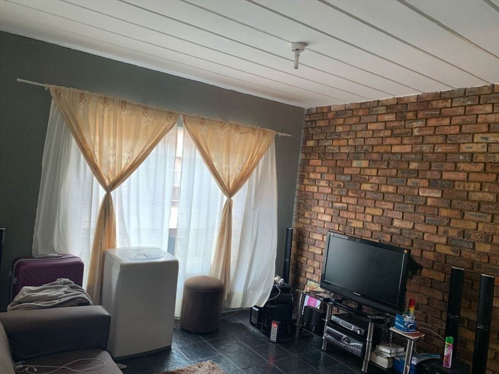 2 Bedroom Apartment / Flat For Sale in Kempton Park, Kempton Park