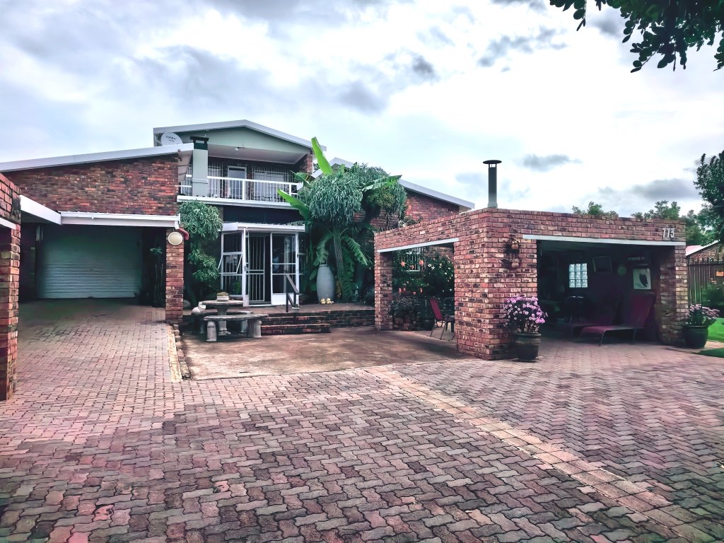 4 Bedroom House For Sale in Vaal Marina, Vaal Marina
