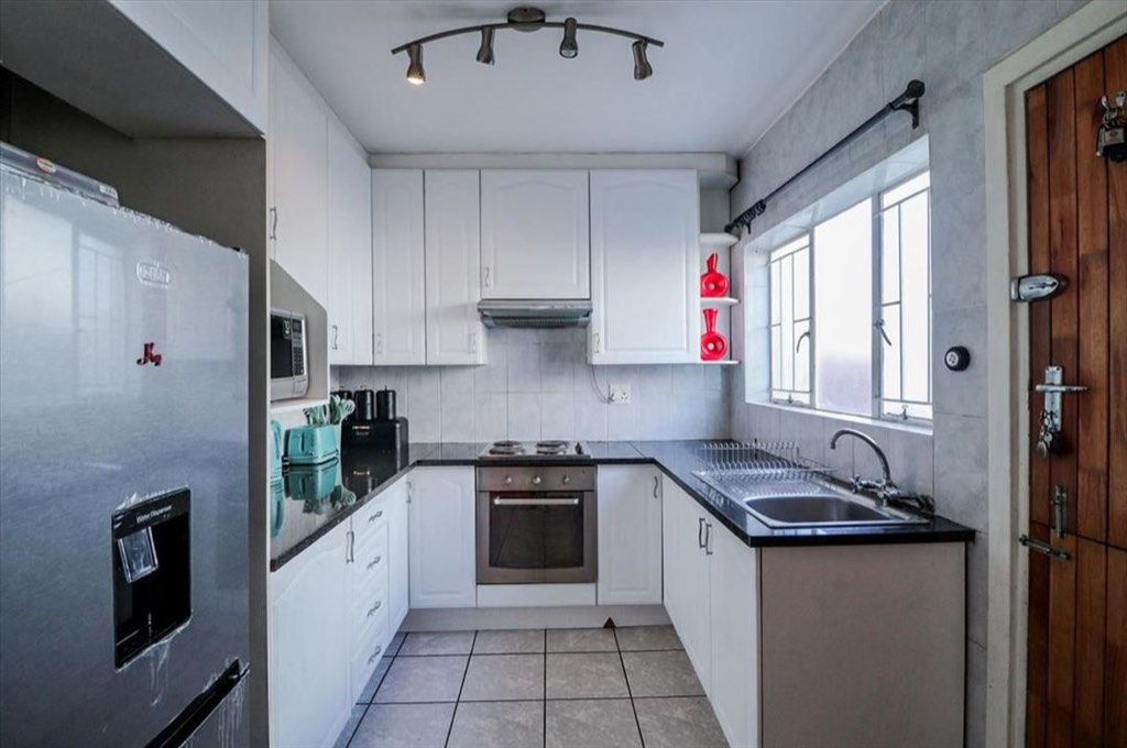 2 Bedroom Townhouse For Sale in Birchleigh, Kempton Park