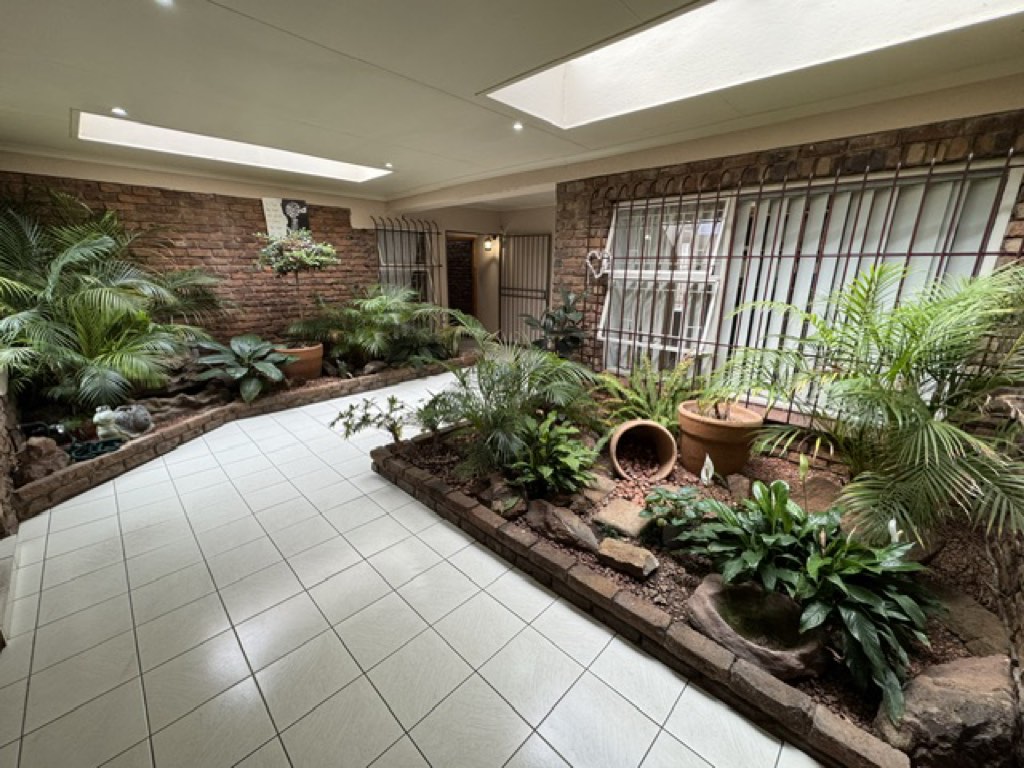 4 Bedroom House For Sale in Edleen, Kempton Park