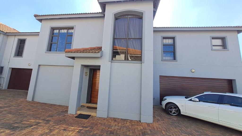 4 Bedroom Cluster House For Sale in Vanderbijlpark, Vanderbijlpark
