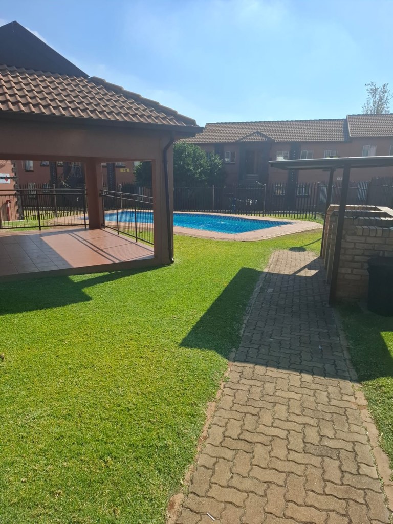 2 Bedroom Apartment / Flat For Sale in Terenure, Kempton Park