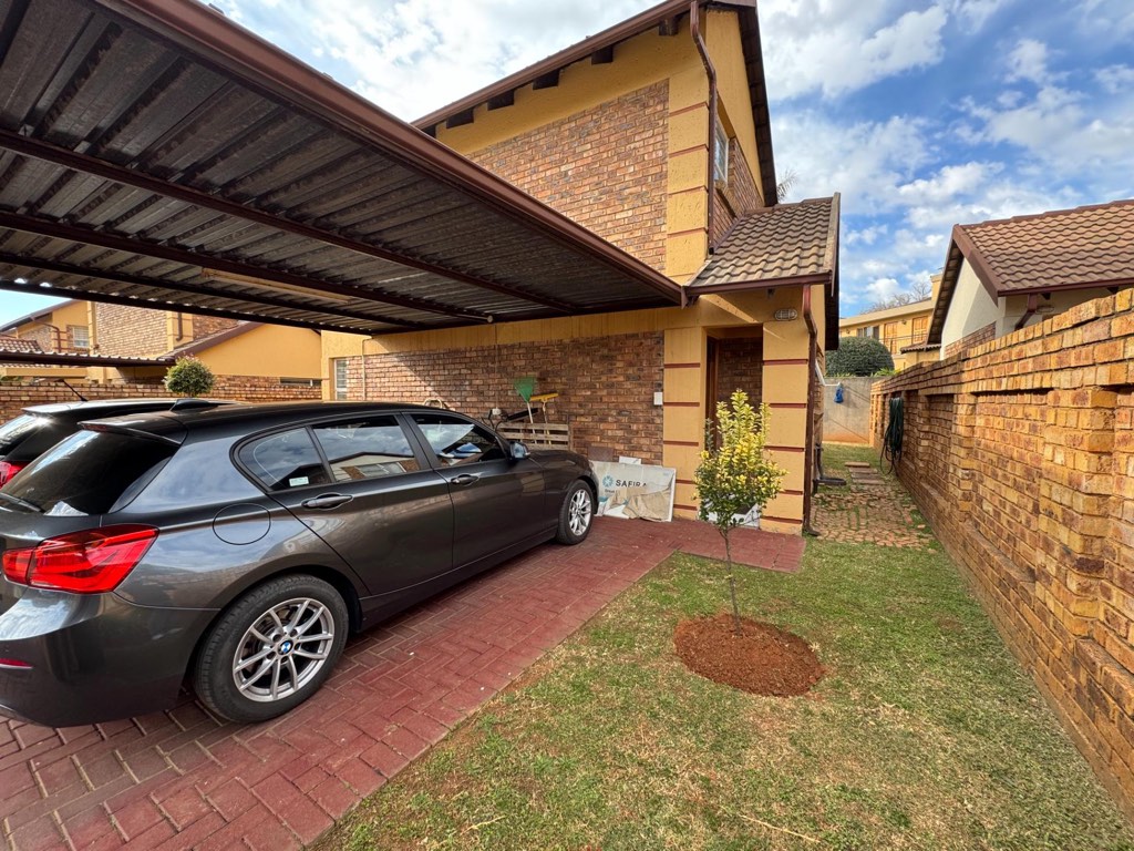 3 Bedroom Cluster House For Sale in Glen Marais, Kempton Park