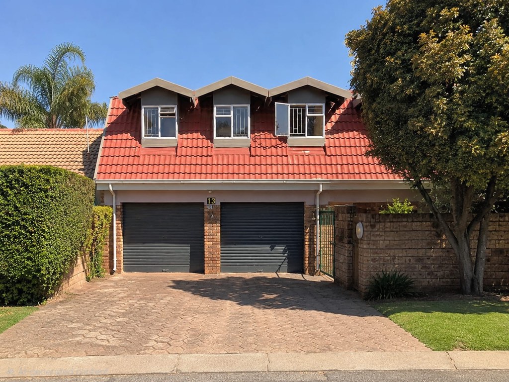 3 Bedroom House For Sale in Rooihuiskraal, Centurion