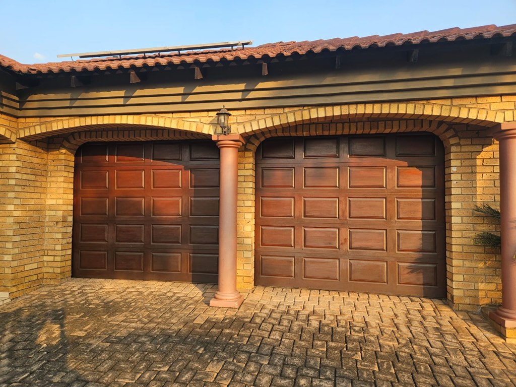 3 Bedroom Townhouse For Sale in The Reeds, Centurion