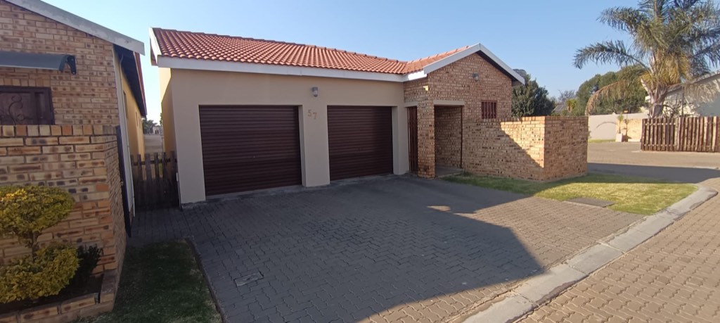 3 Bedroom Cluster House For Sale in Brentwood Park, Benoni