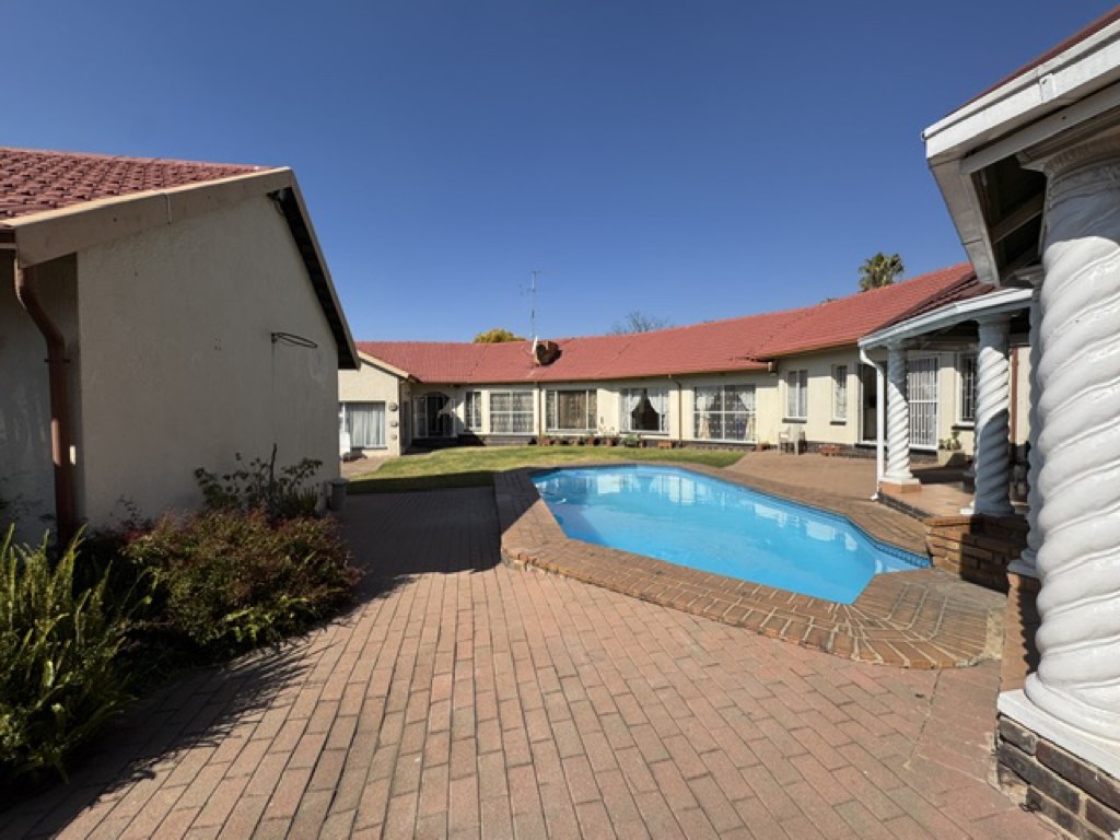 4 Bedroom House For Sale in Glen Marais, Kempton Park
